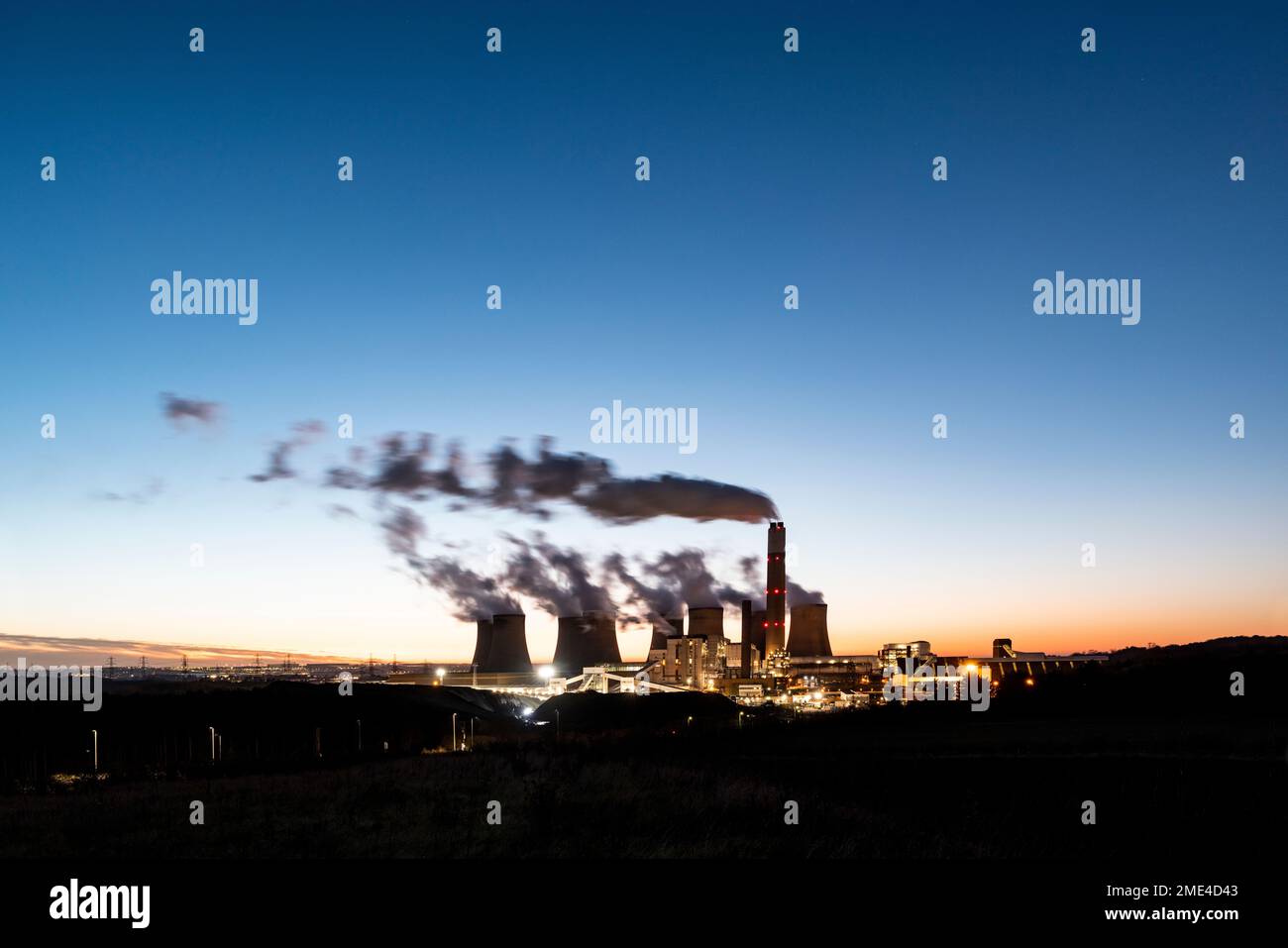 UK, England, Nottingham, Water vapor rising from cooling towers of coal-fired power station at dusk Stock Photo