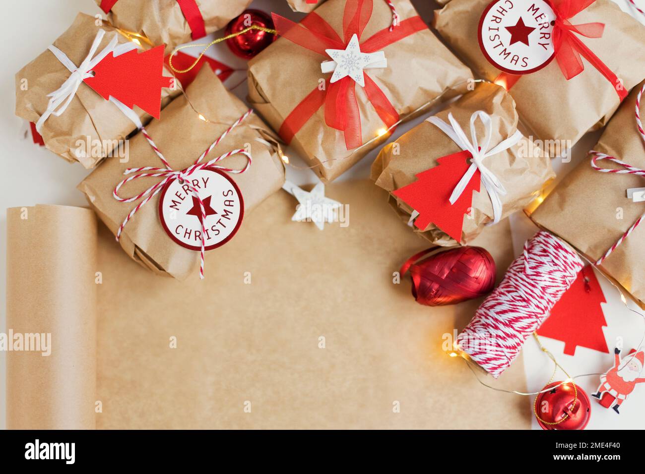 Christmas presents wrapped in brown paper Stock Photo Alamy
