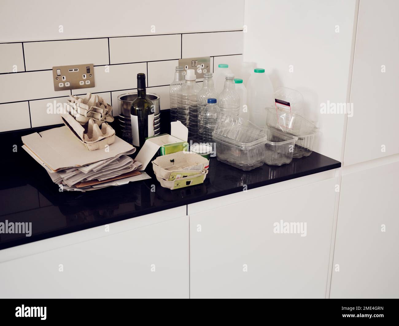 Kitchen cupboard hires stock photography and images Alamy