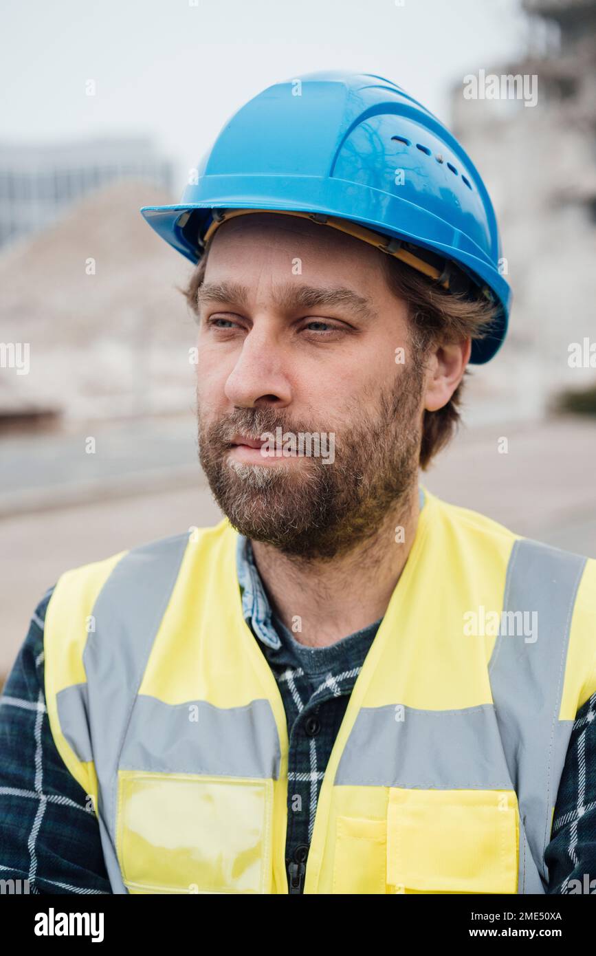 Worker wearing hardhat hi-res stock photography and images - Alamy