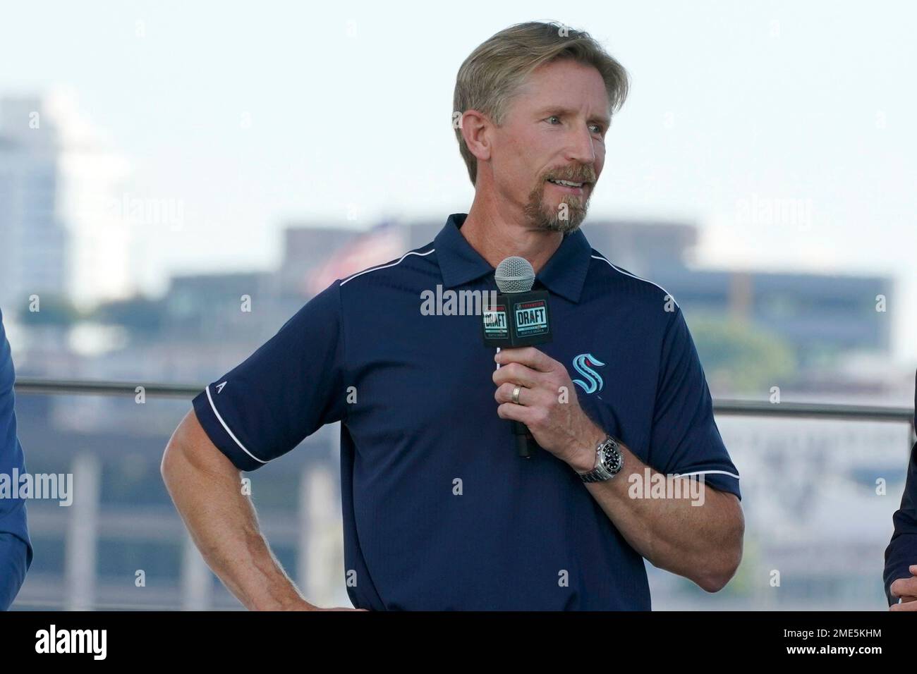 Seattle Kraken coach Dave Hakstol speaks Wednesday, July 21, 2021, during the team's NHL hockey expansion draft event in Seattle. (AP Photo/Ted S. Warren Stock Photo - Alamy Seattle Kraken coach Dave Hakstol speaks Wednesday, July 21, 2021, during the team's NHL hockey expansion draft event in Seattle. (AP Photo/Ted S. Warren Stock Photo - Alamy