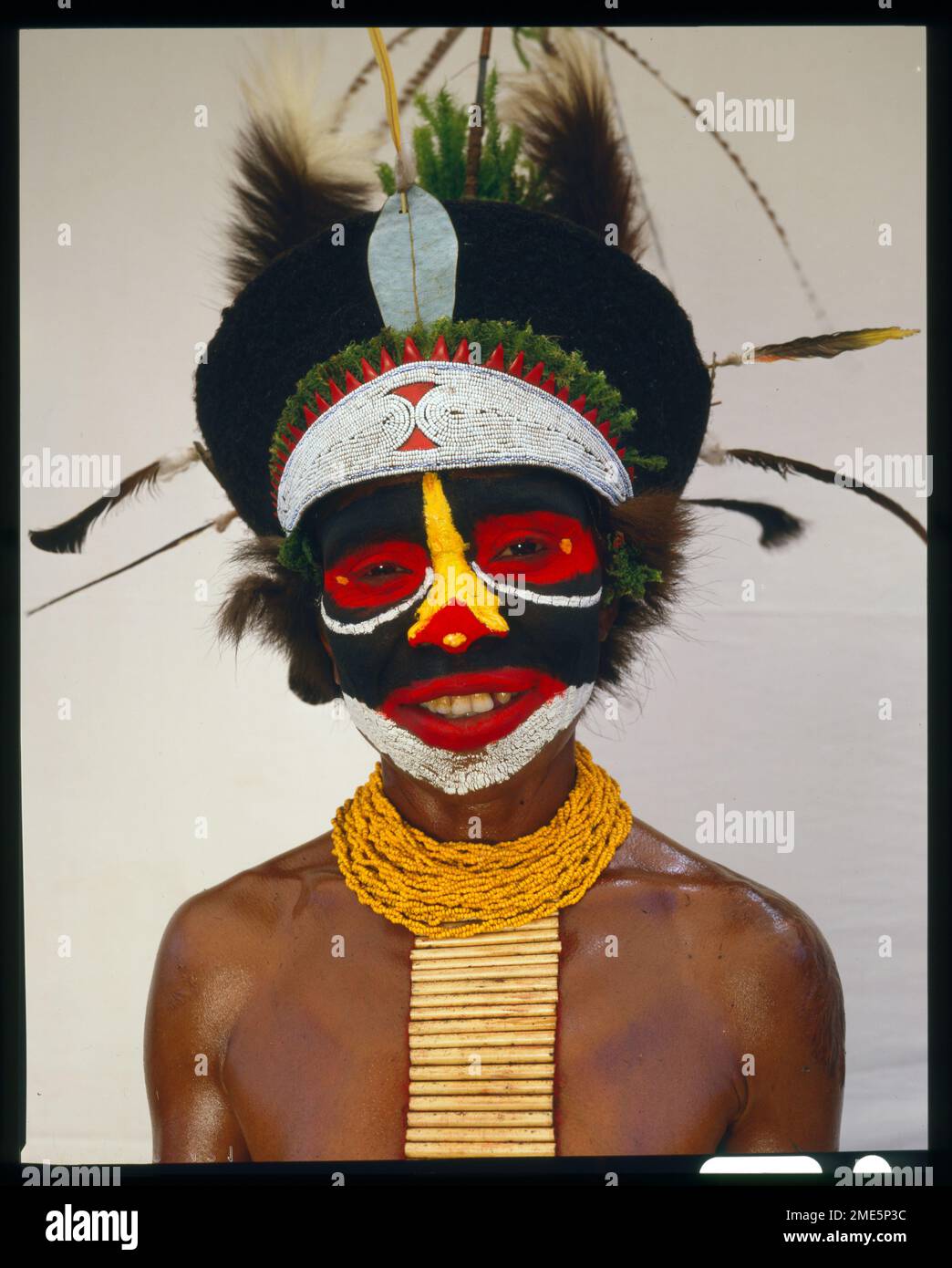 Tendu Kuni, a woman dressed as a male warrior from Map Village Southern Highlands of Papua New Guinea Stock Photo