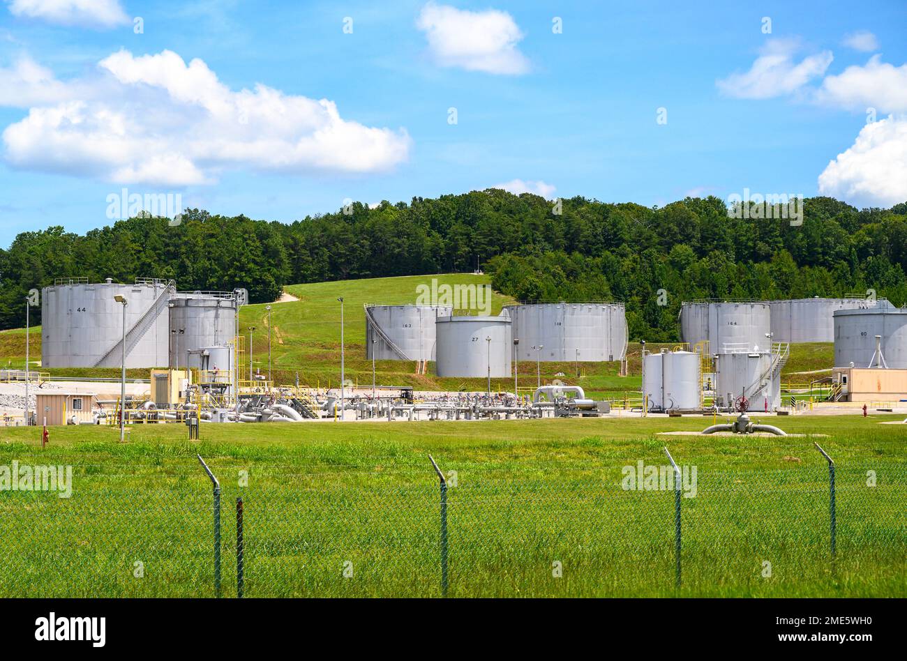 Petroleum oil hires stock photography and images Alamy