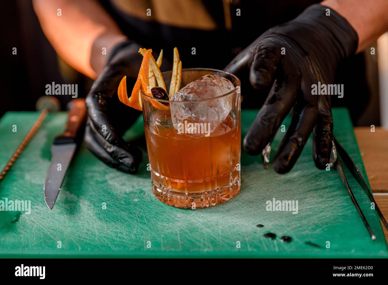 professional bartender preparing cocktails at the bar Stock Photo