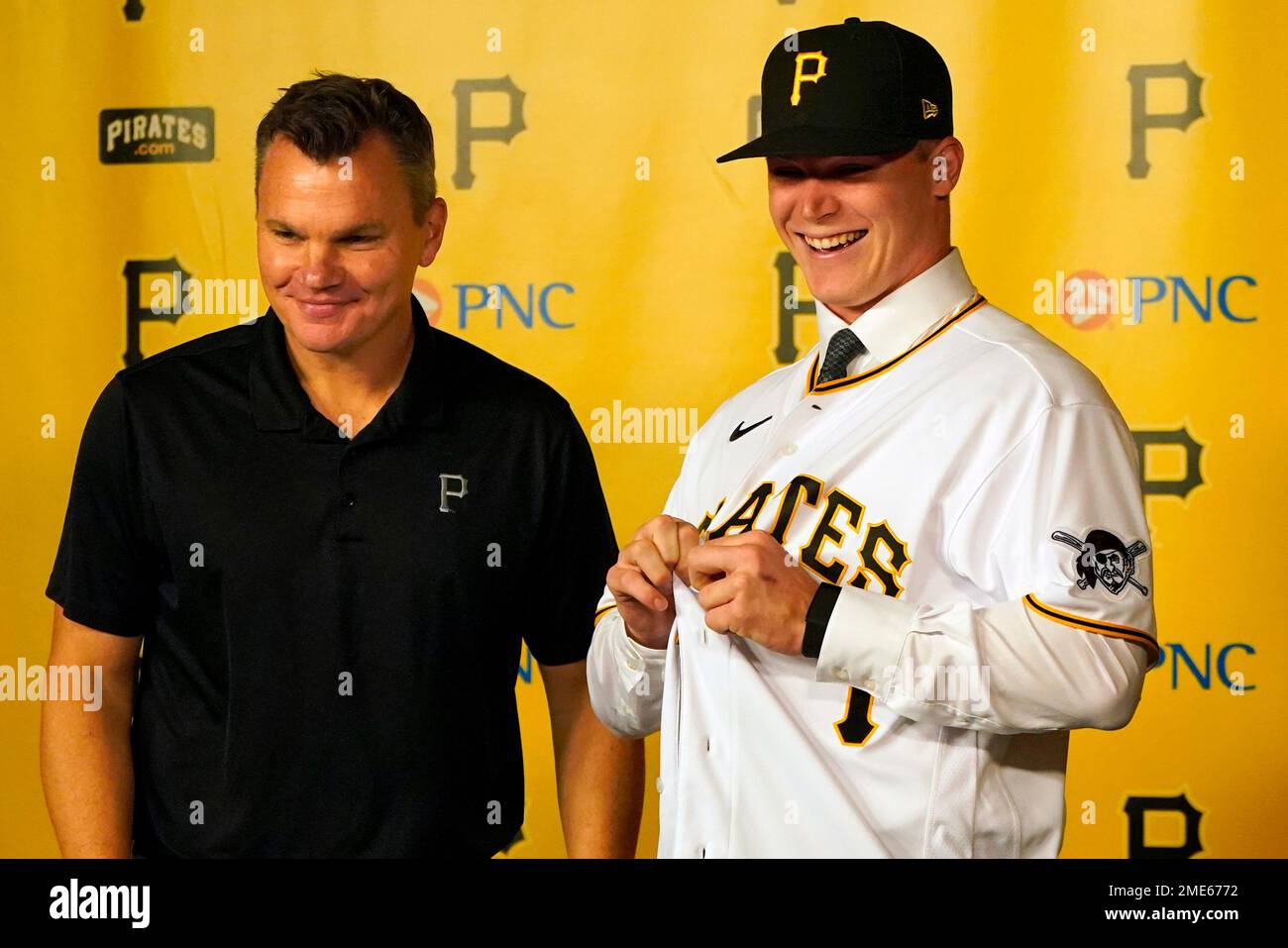 Number one overall pick by the Pittsburgh Pirates in last weeks Major  League baseball draft, Henry Davis, right, poses with general manager Ben  Cherington at PNC Park before a baseball game between