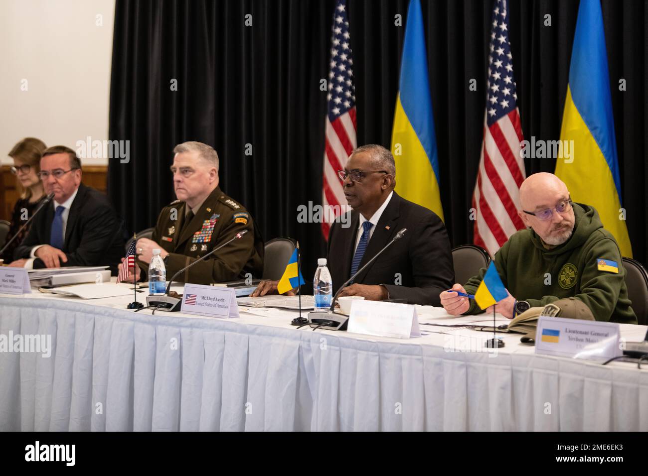 Ramstein-Miesenbach, Germany. 20 January, 2023. U.S. Secretary of Defense Lloyd Austin, center, delivers remarks during the eighth Ukraine Defense Contact Group meeting at Ramstein Air Base, January 20, 2023 in Ramstein-Miesenbach, Rhineland-Palatinate, Germany. The meeting or 50 nations and organizations decides the best path of providing military support to Ukraine.  Credit: TSgt. Jack Sanders/DOD Photo/Alamy Live News Stock Photo