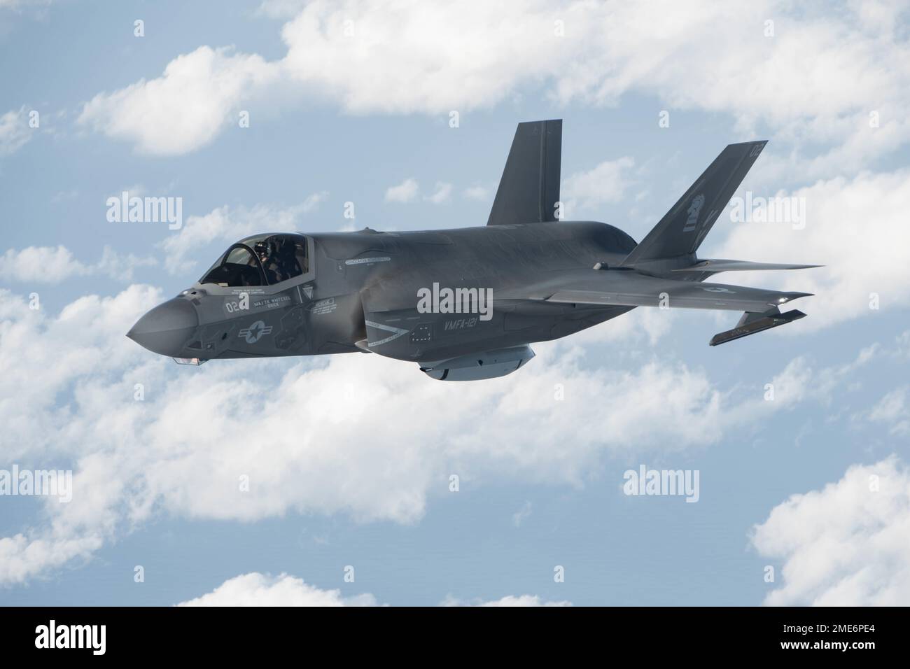 Pacific Ocean, United States. 19 January, 2023. A U.S. Marine Corps F-35B Lightning II stealth fighter aircraft with the Green Knights of Marine Fighter Attack Squadron 121, approaches an Air Force KC-135 Stratotanker to refuel during routine operations, January 19, 2023 over the Pacific Ocean.  Credit: A1C Tylir Meyer/U.S. Air Force/Alamy Live News Stock Photo
