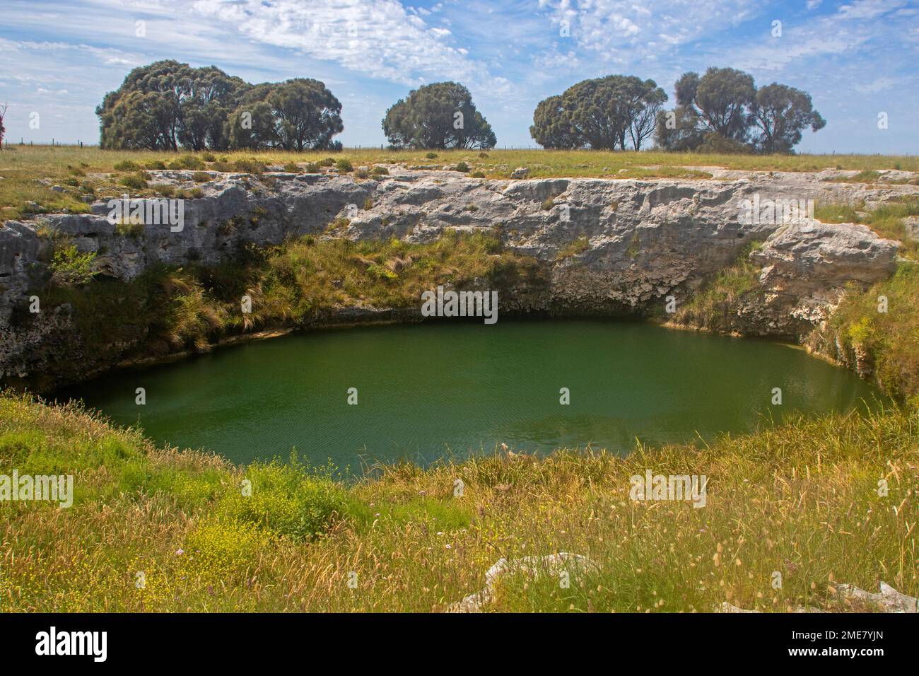 Sisters Sinkhole outside of Mount Gambier Stock Photo