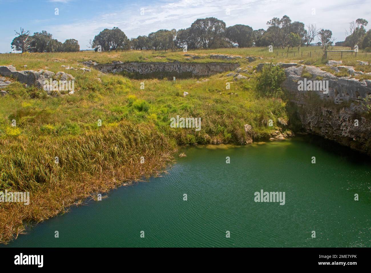 Sisters Sinkhole outside of Mount Gambier Stock Photo