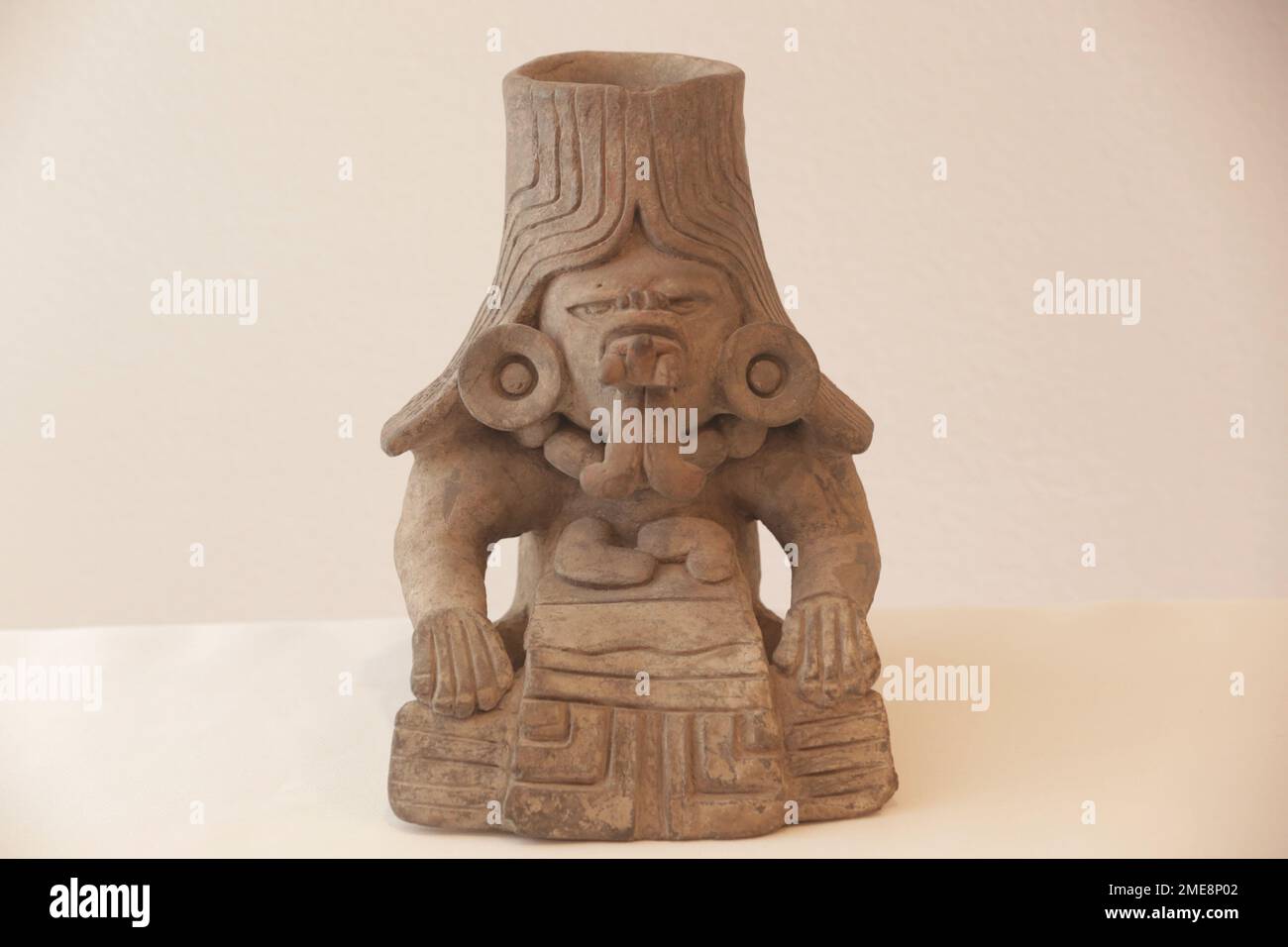 Zapotec Urnl, Cocijo, god of rain Monte Alban 500 AD Pre Columbian Art. Inner Splendor Collection Stock Photo