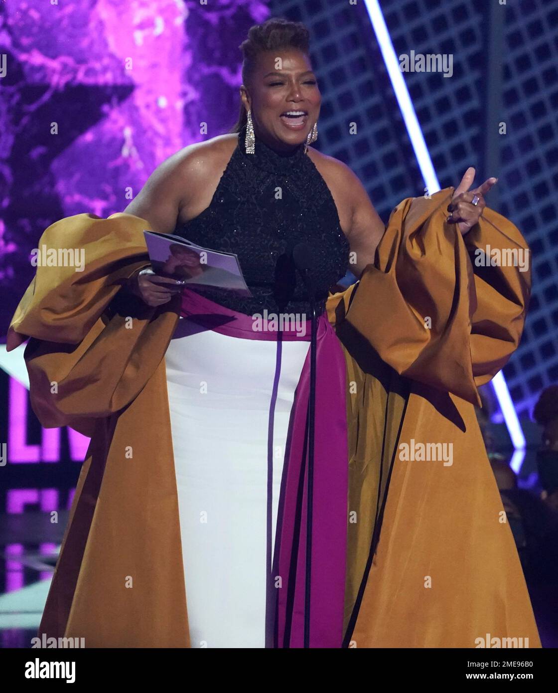 queen-latifah-accepts-the-lifetime-achievement-award-at-the-bet-awards