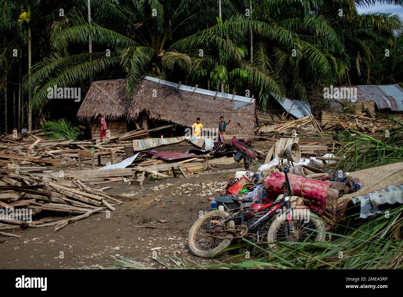 Aceh Urara, Indonesia. 23rd Jan, 2023. Children stand near houses damaged by flood water due to heavy rain in Lubok Pusaka village, Aceh Utara district, Aceh Province, Indonesia, Jan. 23, 2023. Credit: Fachrul Reza/Xinhua/Alamy Live News Stock Photo