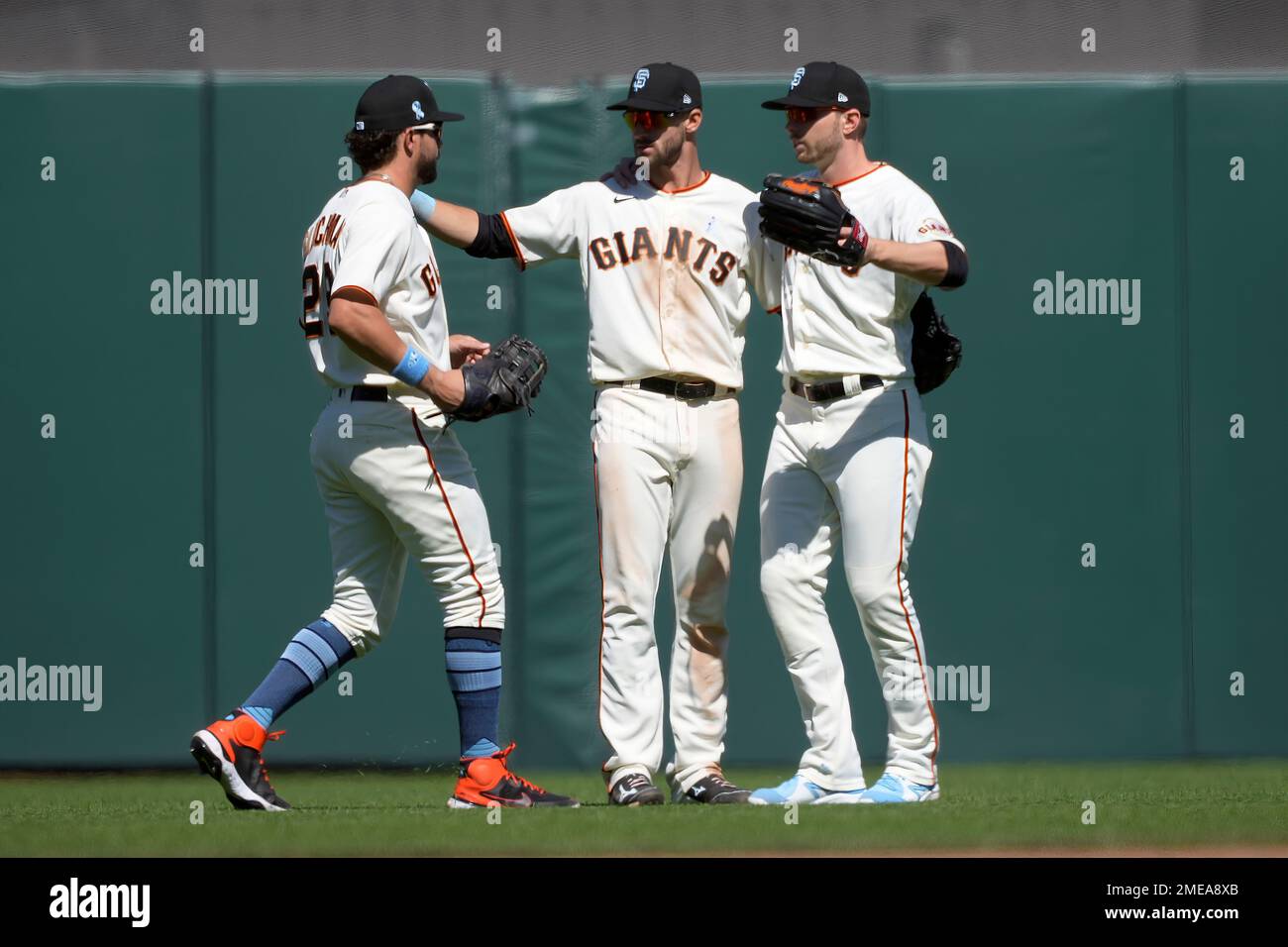 Nervous' Mike Tauchman pitches late in Giants' loss to Pirates – NBC Sports  Bay Area & California