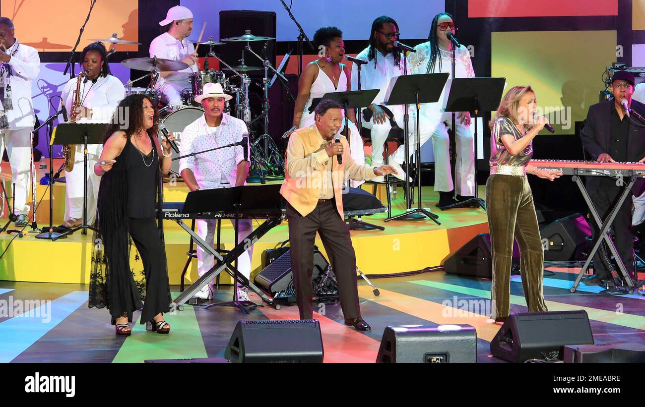 Billy Davis and Marilyn McCoo attends a special screening of "Summer of Soul" at The Richard Rodgers Amphitheater at Marcus Garvey Park on Saturday, June 19, 2021, in New York. (Photo by Jason Mendez/Invision/AP) Stock Photo