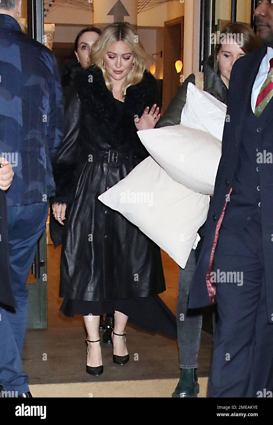 Hilary Duff visits ‘Late Night with Seth Meyers’ -PICTURED: Hilary Duff