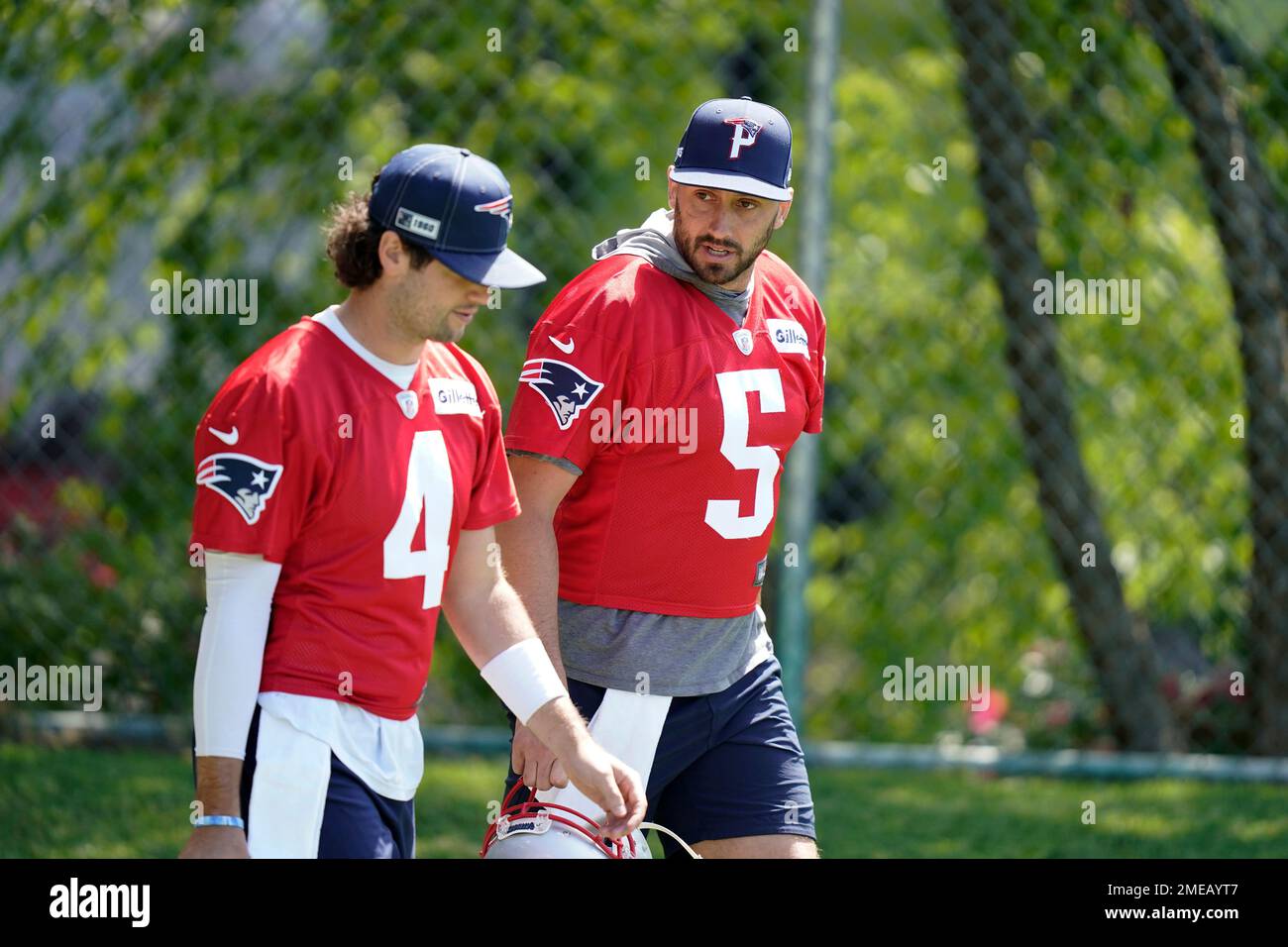 New England Patriots quarterbacks Jarrett Stidham (4) and Brian Hoyer