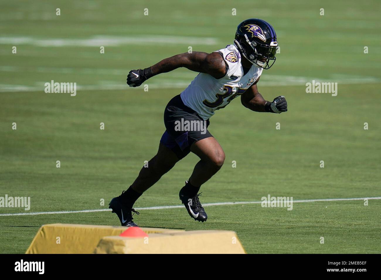 Baltimore Ravens running back Gus Edwards works out during the team's NFL  football training camp, Thursday, July 27, 2023, in Owings Mills, Md. (AP  Photo/Julio Cortez Stock Photo - Alamy