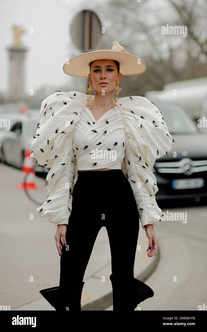 Street style, Sabina Jakubowicz arriving at Schiaparelli Spring Summer ...