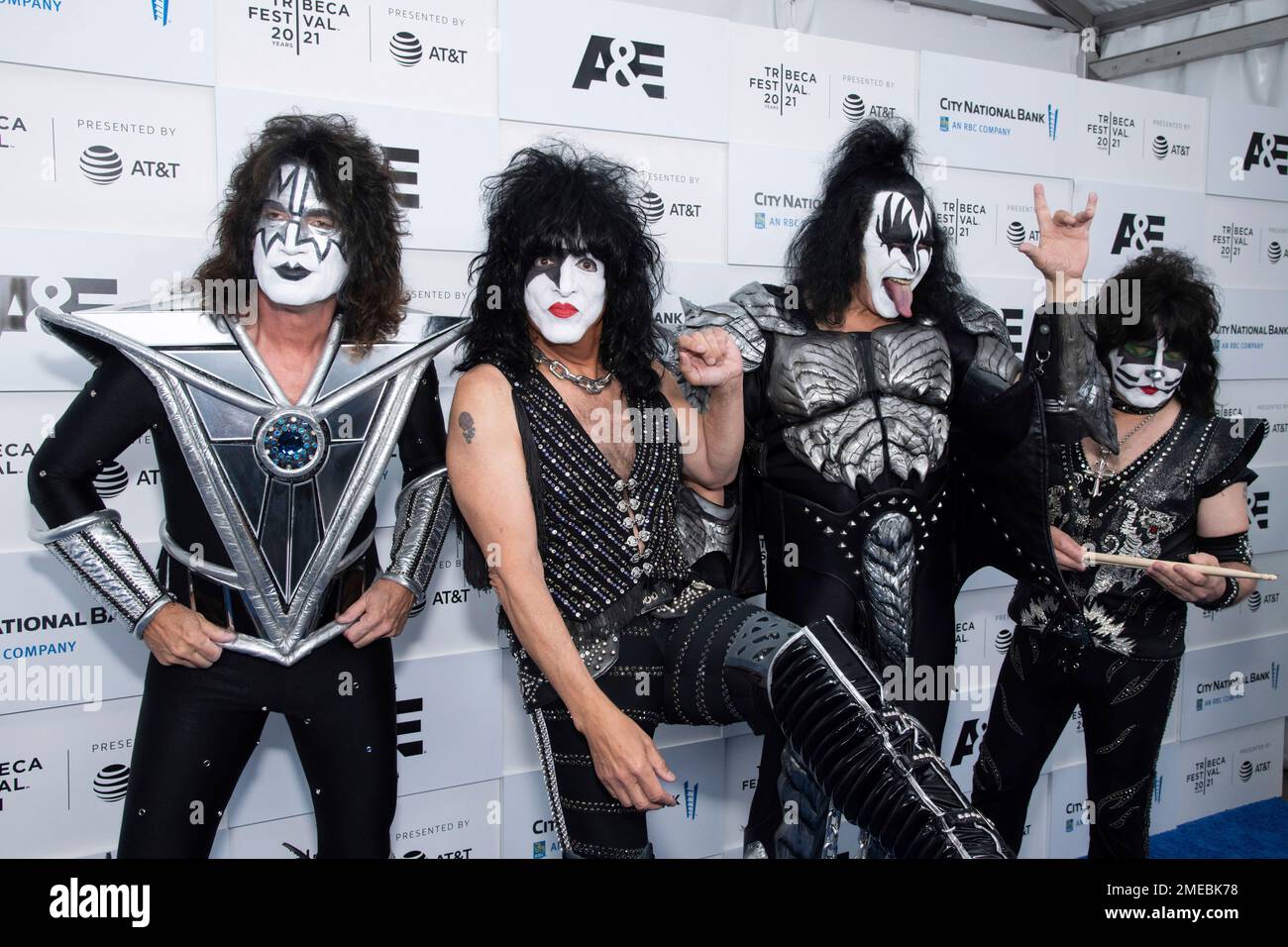 members-of-the-band-kiss-from-left-tommy-thayer-paul-stanley-gene