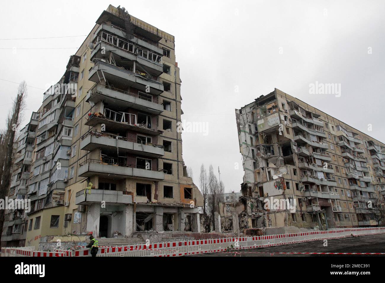 Non Exclusive: DNIPRO, UKRAINE - JANUARY 23, 2023 - The residential building hit by a Russian missile on January 14 where at least 46 people died is p Stock Photo
