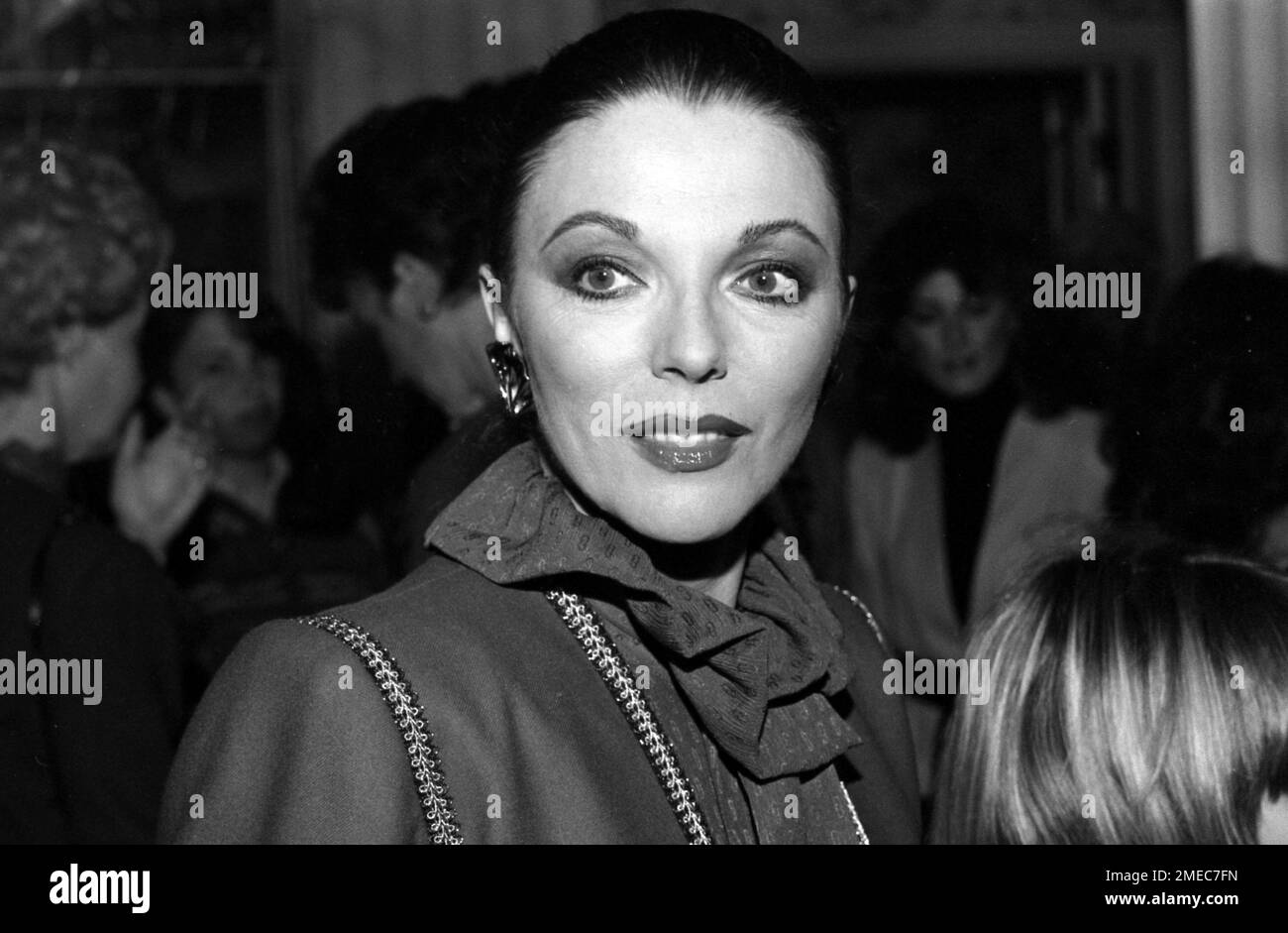 joan-collins-young-black-and-white-stock-photos-images-alamy
