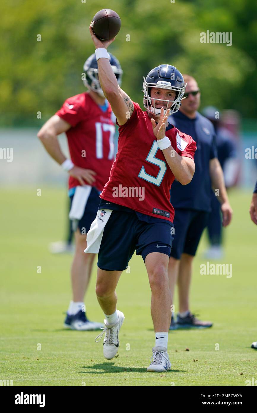 Tennessee Titans quarterback Logan Woodside (5) throws during an NFL ...