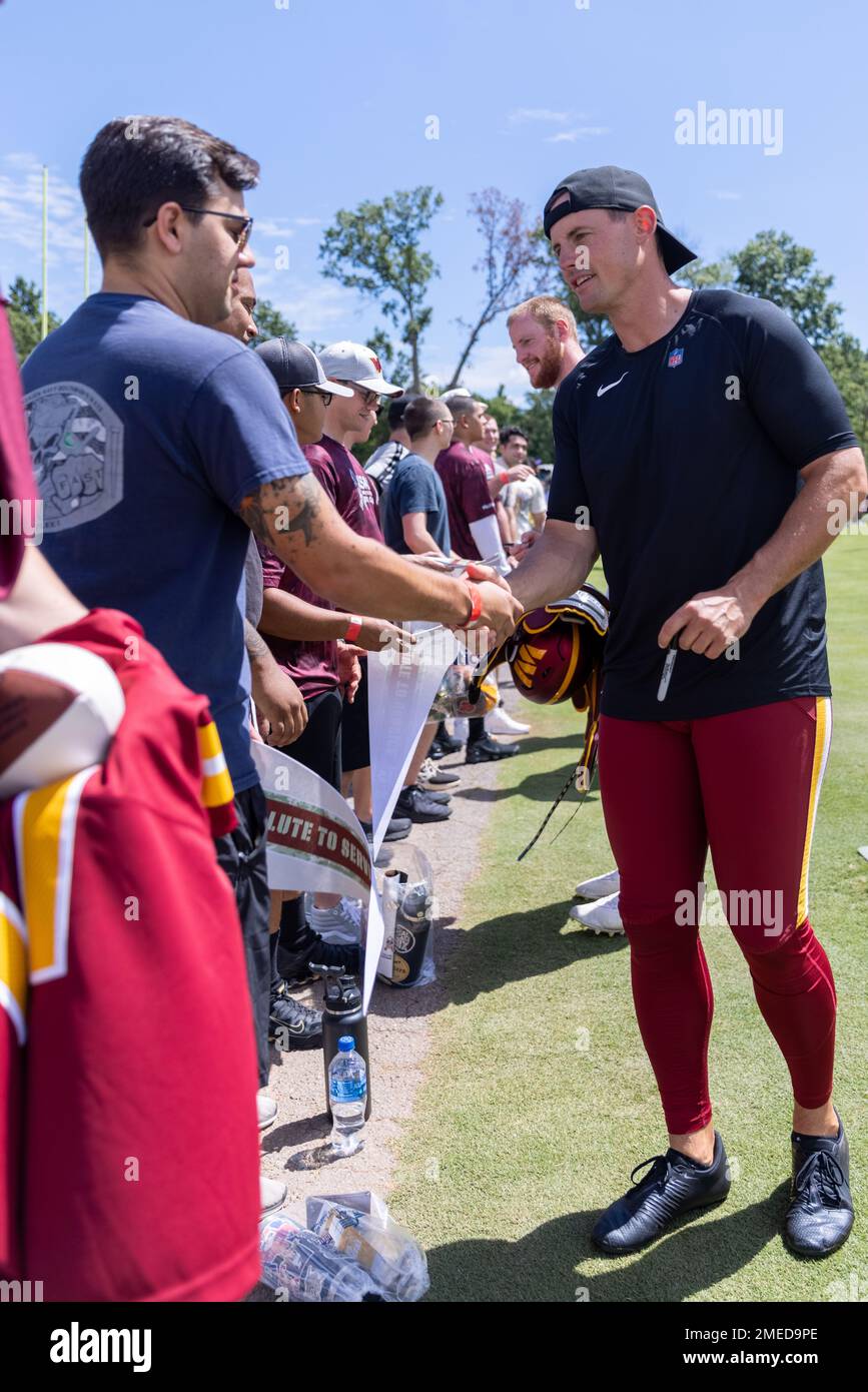 August 6, 2022: Washington Commanders punter Tress Way (5) warming up  before the team's NFL football training camp practice at the Fed Ex Field  in Landover, Maryland Photographer: Cory Royster Stock Photo - Alamy