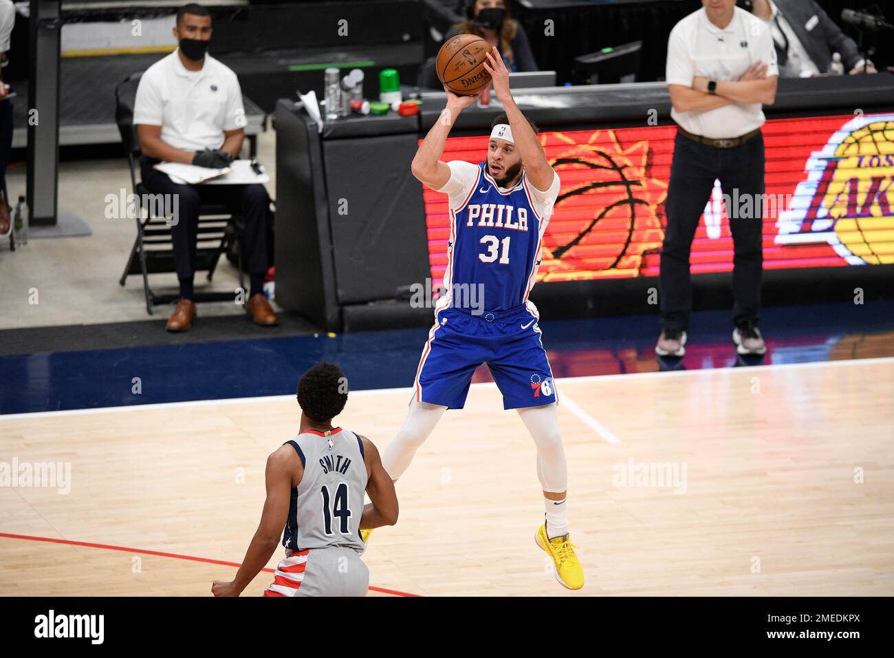 Philadelphia 76ers Guard Seth Curry (31) Shoots Against Washington 