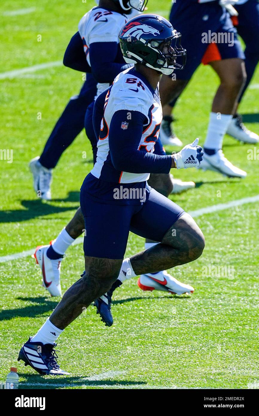 Denver Broncos outside linebacker Von Miller (58) runs a drill during ...