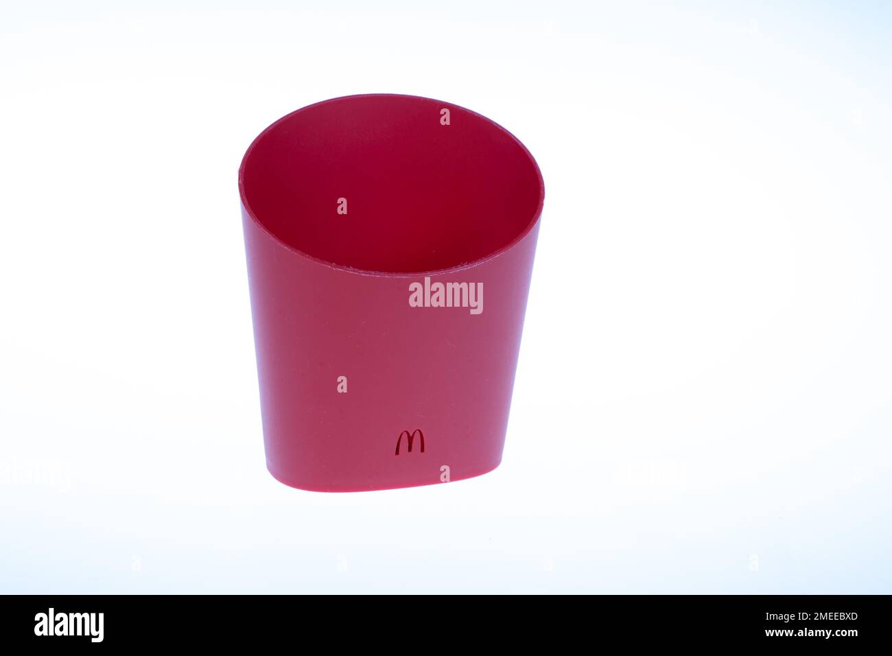 Red plastic cups hi-res stock photography and images - Alamy