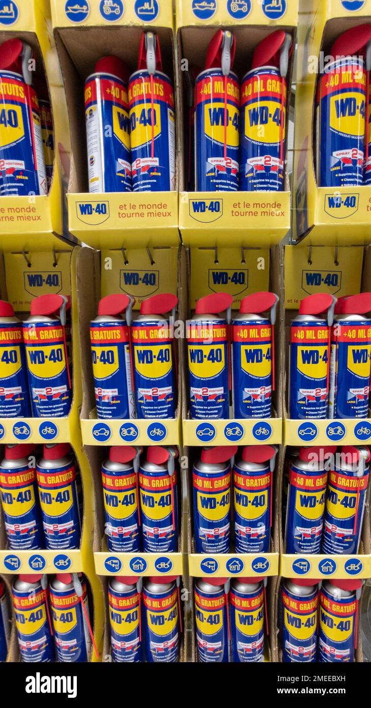 Bordeaux , Aquitaine  France - 20 01 2023 : WD-40 logo brand and text sign wd40 penetrating oil and water-displacing spray on a store shelf cans Stock Photo