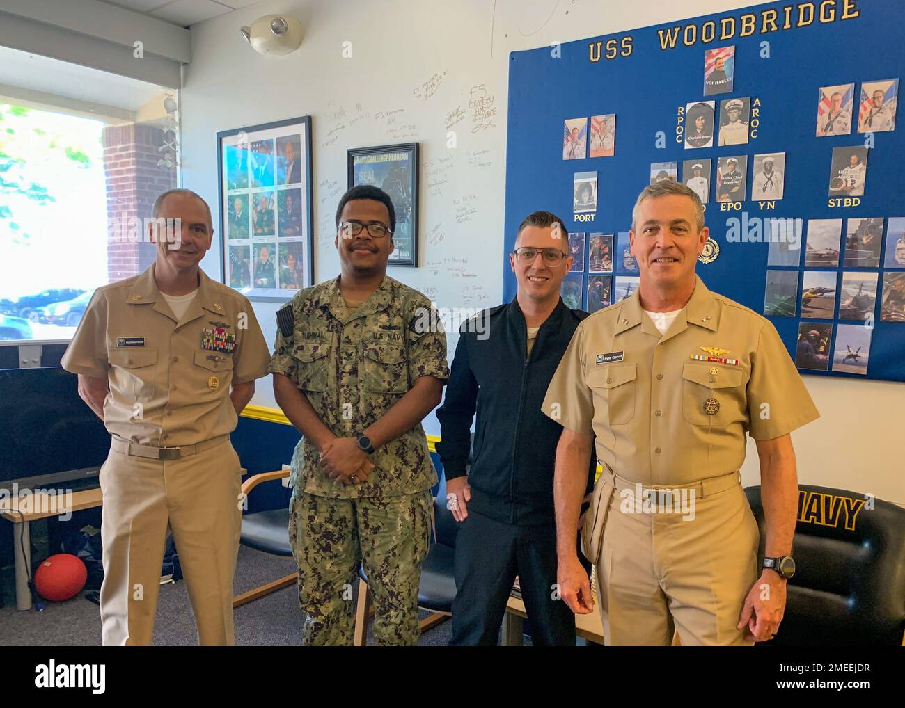 220816-N-N0443-1001 WOODBRIDGE, Va. (Aug. 16, 2022) From left, Naval Education and Training Command (NETC) Force Master Chief Matt Harris, Fire Controlman 2nd Class Marvin Tilghman, Sonar Technician (Surface) 2nd Class Marlin Boucher, and Rear Adm. Pete Garvin, NETC commander, pose for a photo at Navy Recruiting Station Woodbridge, Virginia, Aug. 16, 2022.  Garvin and Harris visited the recruiting station to talk with recruiters about their mission to inform, attract, influence and hire the highest quality candidates from America's diverse talent pool. As the owner of the Force Development pil Stock Photo