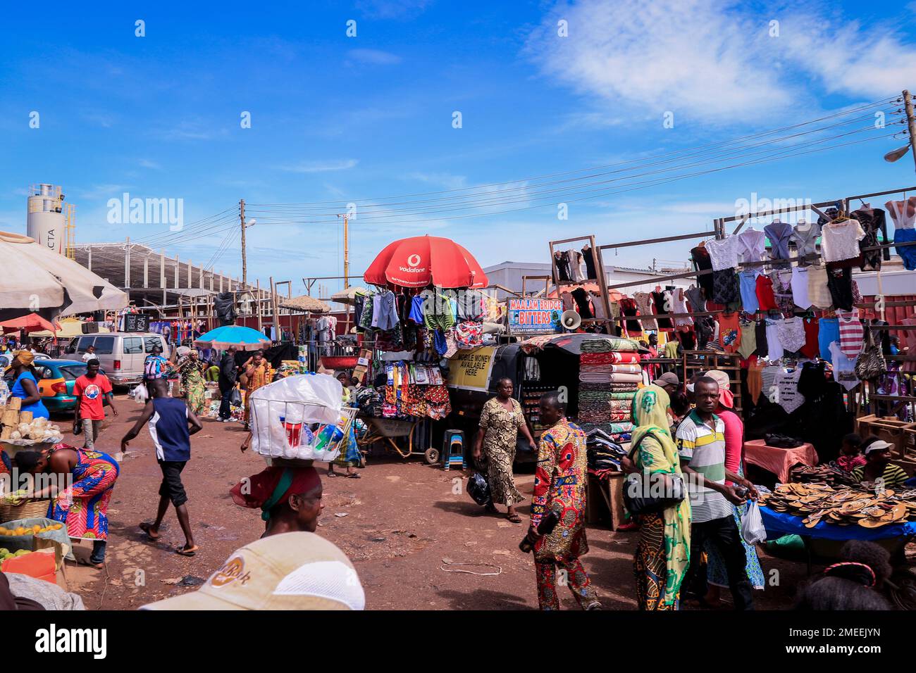 Busy Street near the Ghana Central Market in Kumasi Stock Photo - Alamy