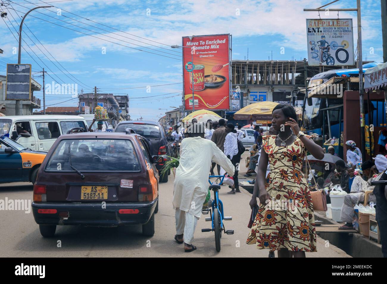 Busy Street near the Ghana Central Market in Kumasi Stock Photo - Alamy