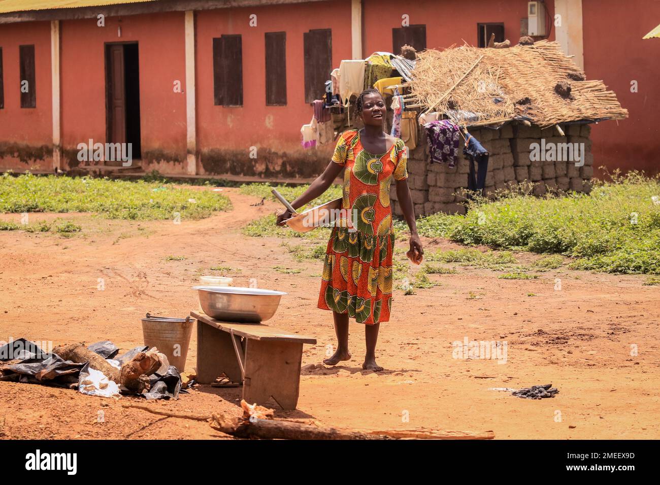 Ghana people in tribal dress hi-res stock photography and images - Alamy