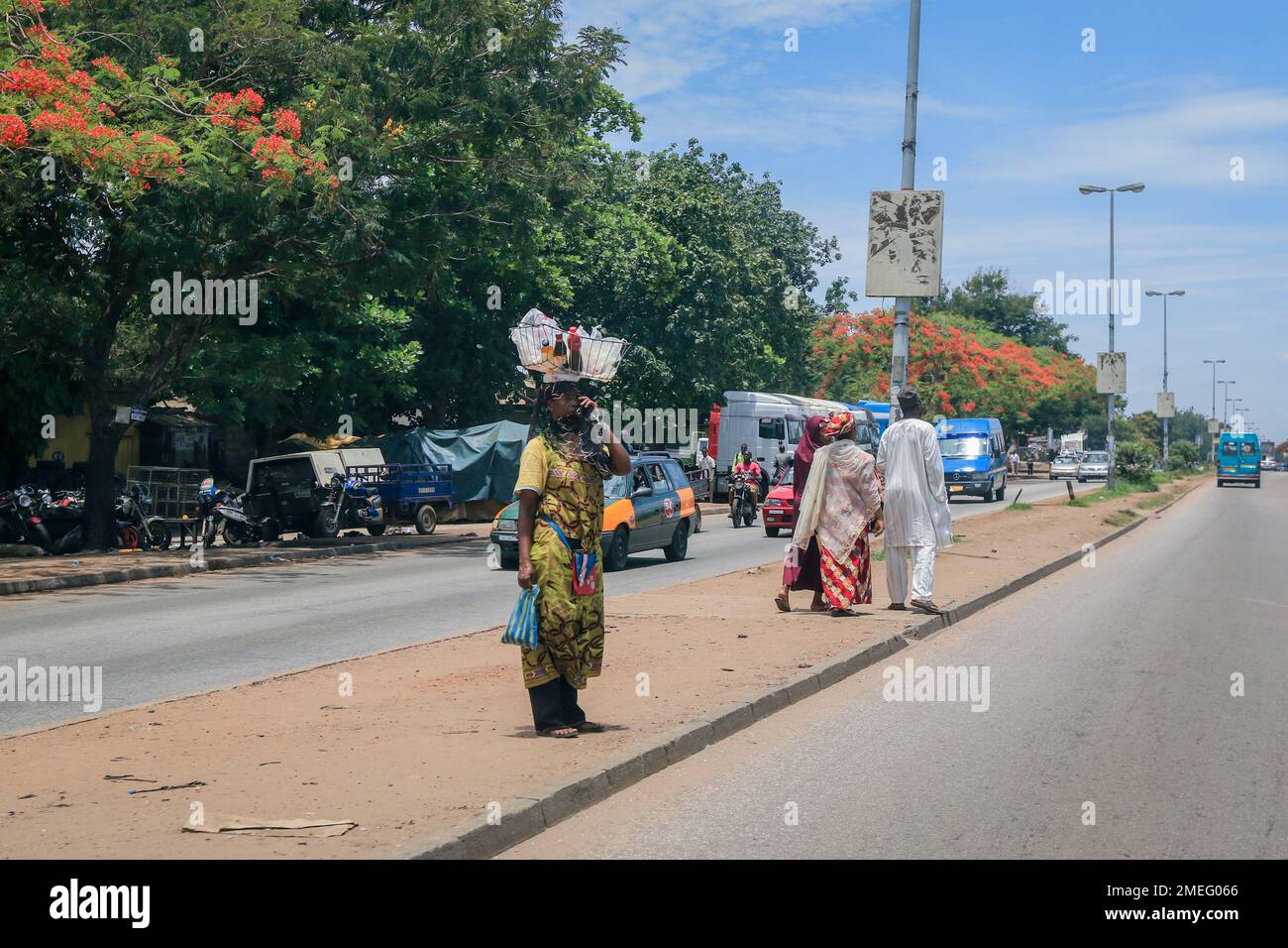 Crowded street in ghana hi-res stock photography and images - Alamy