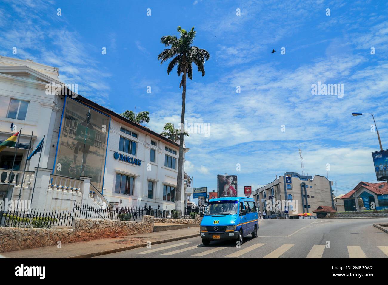 Crowded street in ghana hi-res stock photography and images - Alamy