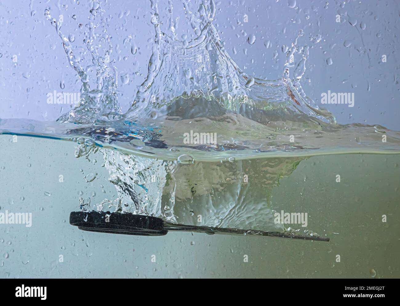 Fallingwithscissors scissors fall into the water. sprays, drops and bubbles Stock Photo - Alamy