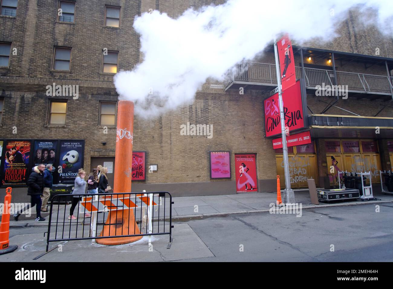 Steam escaping from theNew York Steam System, heating NYC Stock Photo