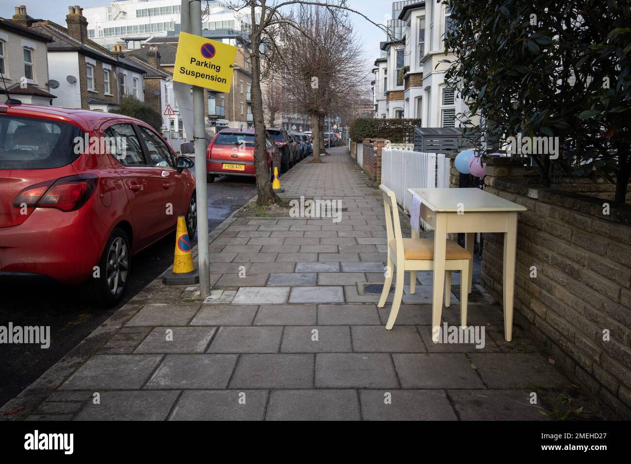 Handout hires stock photography and images Alamy