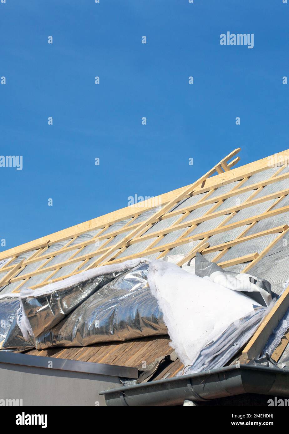 House thermal insulation with mineral wool, roof insulation technique