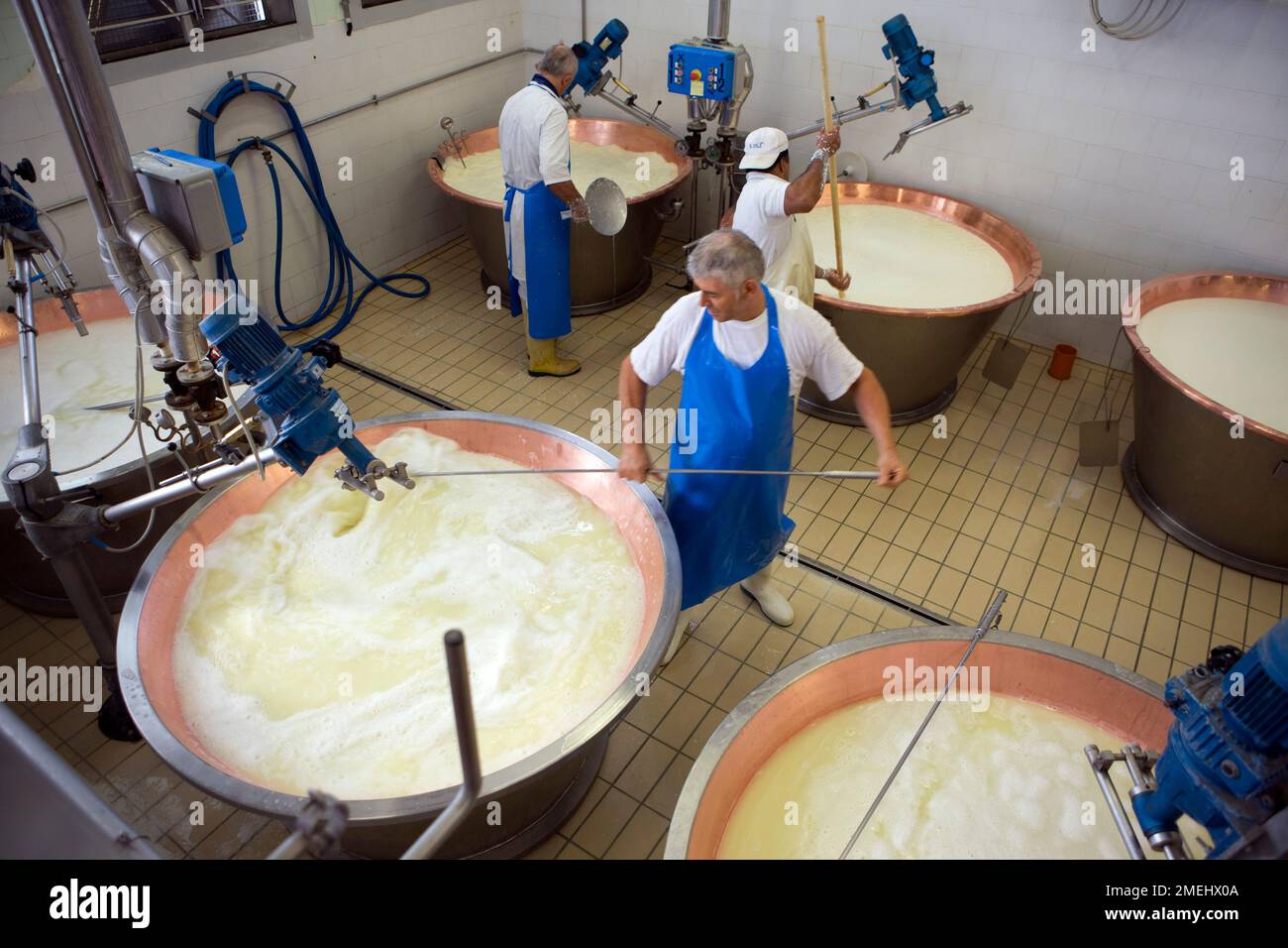 https://c8.alamy.com/comp/2MEHX0A/the-cheese-cooperative-in-tracasali-in-the-process-of-making-parmesan-cheese-2MEHX0A.jpg