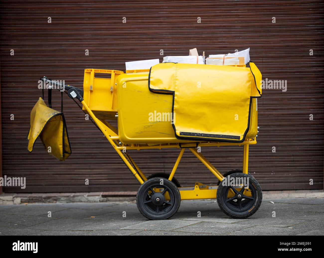 Cologne, Germany. 24th Jan, 2023. A Deutsche Post home delivery letter