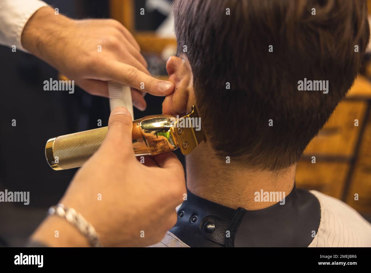 Man trimming neck electric hi-res stock photography and images - Alamy