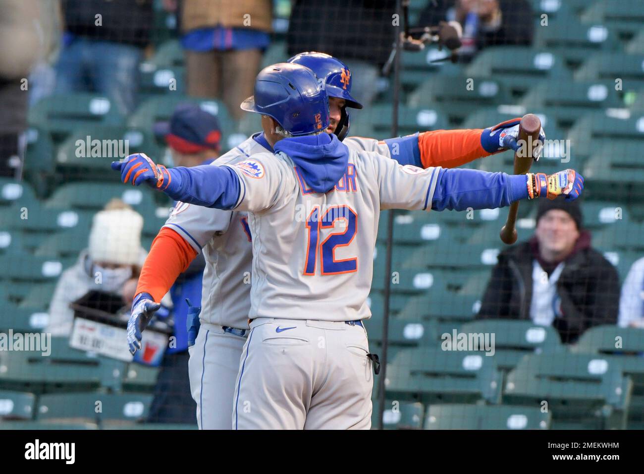 New York Mets Pete Alonso (20) congratulates New York Mets