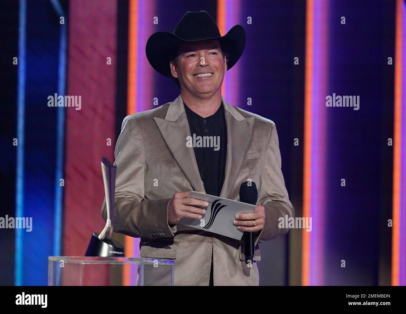 Clay Walker presents the award for album of the year at the 56th annual Academy of Country Music Awards on Sunday, April 18, 2021, at the Grand Ole Opry in Nashville, Tenn. (AP Photo/Mark Humphrey) Stock Photo