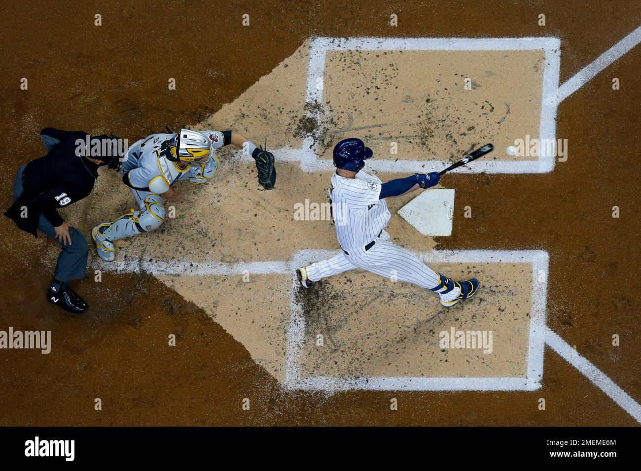 Travis Shaw's solo home run, 04/14/2021