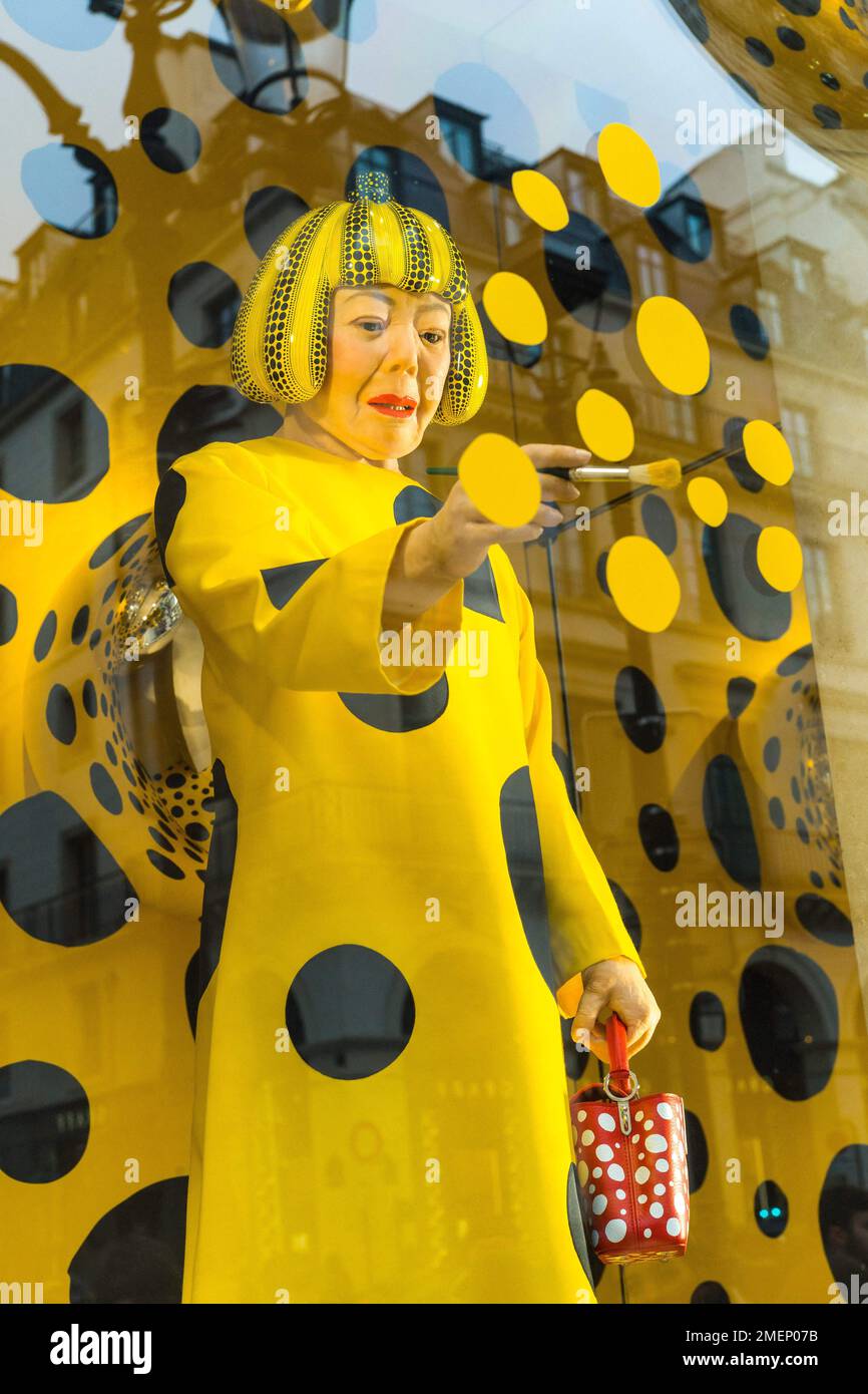 Robotic manikin of Yayoi Kusama in Louis Vuitton store, Beverly Hills, Los  Angeles, California, United States of America Stock Photo - Alamy