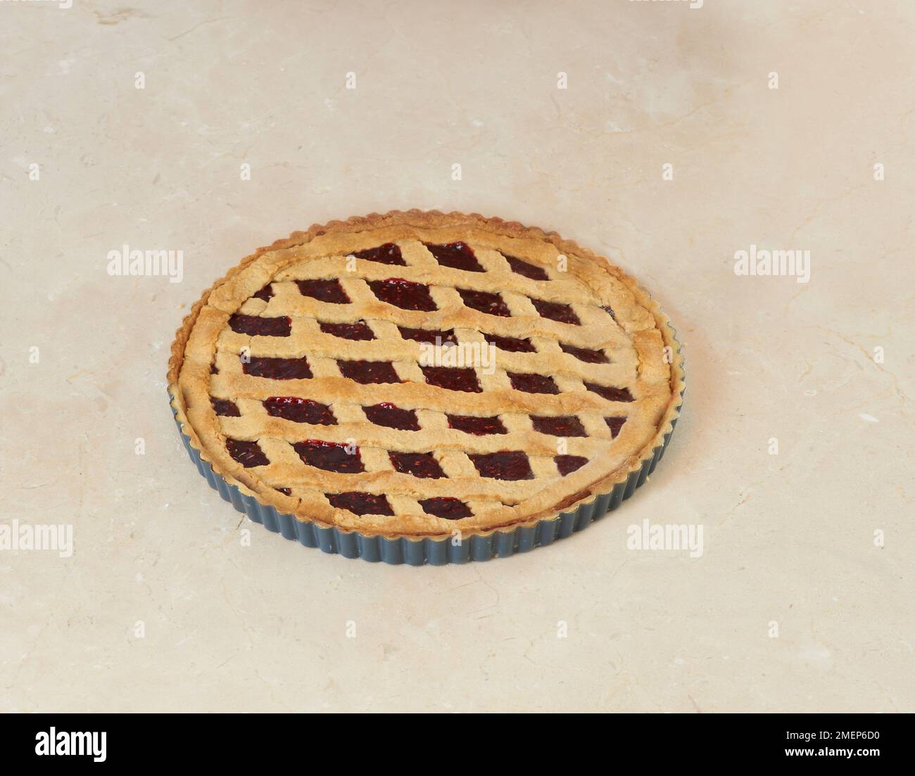 Almond and Raspberry Lattice Tart, Linzertorte Stock Photo - Alamy