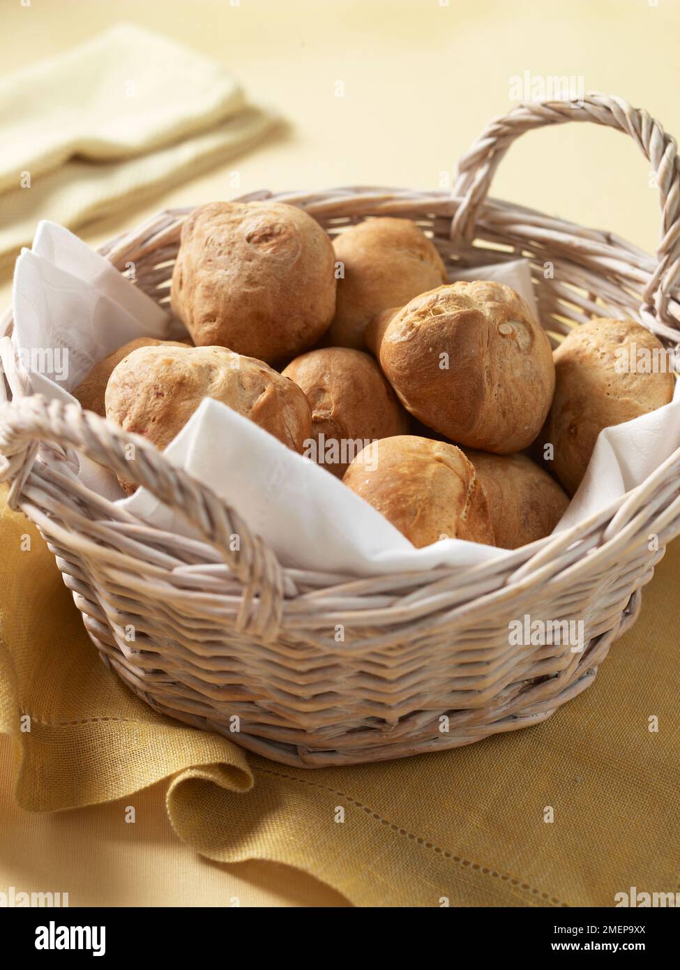 Dinner rolls in basket Stock Photo Alamy